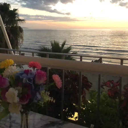 Sea & Sky View In Apartman